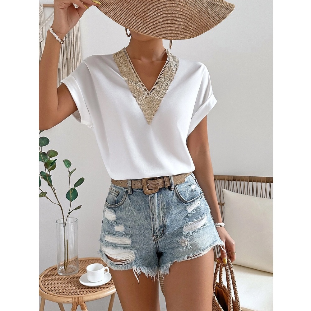 White Casual Top V-Neck Embroidered Details - Picture 2 of 10